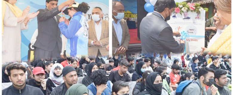 چیف سیکرٹری نے جہلم میں پہلی اوپن کیکنگ اور کینوئنگ میراتھن ریس کو جھنڈی دکھا کر روانہ کیا