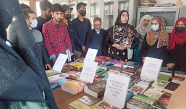 محکمہ لائیبریزنے کتاب پڑھنے کو فروغ دینے کیلئے نمائش ، آگاہی پروگرام منعقد کیا