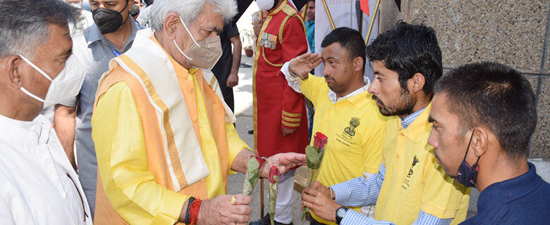 لیفٹیننٹ گورنر نے جسمانی طور خاص کھلاڑیوں کے اعزاز میں جموں وکشمیر نیشنل ہیلتھ فیسٹول میں شرکت کی