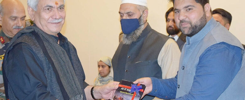 لفٹینٹ گورنر نے بارہمولہ میں ’’ صحیح راستہ ‘‘ پروگرام میں سینکڑوں پرجوش نوجوانوں ، شمالی کشمیر کے شہریوں سے خطاب کیا