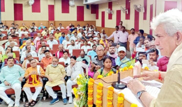 Lt Governor launches book titled “Vastu Botanics” at BHU Varanasi (1)