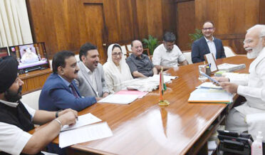 درخشاں اندرابی کی قیادت میں جموں و کشمیر کے تاجرنمائندوں کی وزیر اعظم سے ملاقات