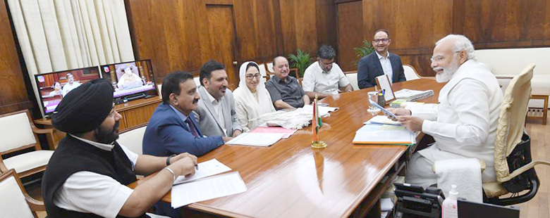 درخشاں اندرابی کی قیادت میں جموں و کشمیر کے تاجرنمائندوں کی وزیر اعظم سے ملاقات