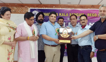 سیکرٹری سیاحت و ثقافت سرمد حفیظ نے ڈوگری فنکاروں کو مبارک باد دی