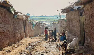 پاکستان: افغان مہاجرین کو کڑے حالات کا سامنا