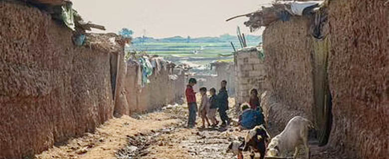 پاکستان: افغان مہاجرین کو کڑے حالات کا سامنا