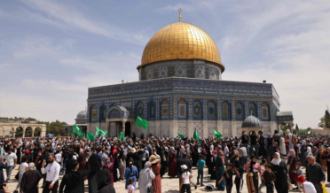 یروشلم: جھڑپوں کے باوجود ڈیڑھ لاکھ افراد کی نمازِ جمعہ کیلئے مسجد اقصیٰ آمد
