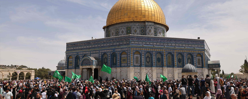 یروشلم: جھڑپوں کے باوجود ڈیڑھ لاکھ افراد کی نمازِ جمعہ کیلئے مسجد اقصیٰ آمد