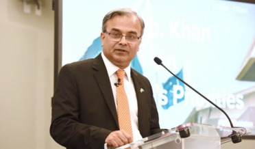 ’اسد مجید خان امریکا سے عجلت میں روانہ نہیں ہوئے’‘