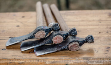 پٹن میں دو گروہوں کے مابین جھگڑے میں ایک شخص جاں بحق، خاتون زخمی،ہسپتال منتقل