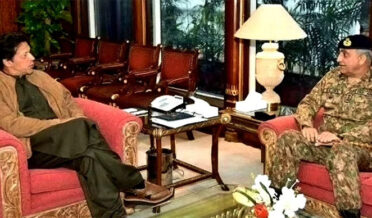 باجوہ کی تنقید کرنی پڑی مہنگی، عمران خان کی سوشل میڈیا ٹیم کے ارکان گرفتار