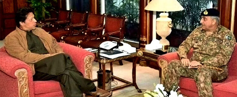 باجوہ کی تنقید کرنی پڑی مہنگی، عمران خان کی سوشل میڈیا ٹیم کے ارکان گرفتار