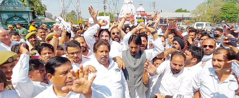 جموں و کشمیر پردیش کانگریس کمیٹی کا سری نگر میں مہنگائی کے خلاف احتجاج