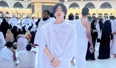 دائرہ اسلام میں داخل ہونے والے کورین پاپ گلوکار کی عمرے کی تصاویر وائرل