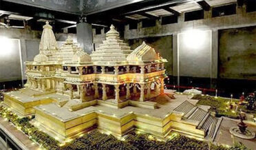 رام مندر کے ’گربھ گرہ‘ کا پرچم ہوا تبدیل، اب لہرا رہا ’رام دھوج‘