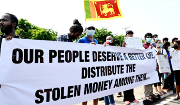 سری لنکا میں بحران ابتر، کابینہ کے 26 وزرا نے استعفیٰ دے دیا