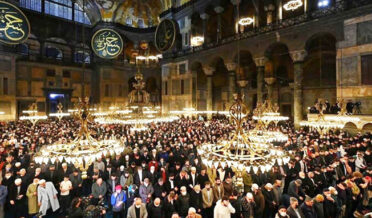 ترکی کی تاریخی آیا صوفیہ مسجد میں 88 سال بعد تراویح کا اہتمام