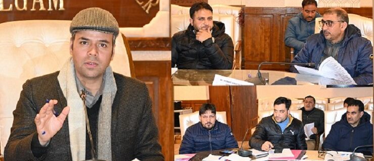 DC Kulgam reviews implementation of ABDP in D. K. Marg, Manzgam Blocks