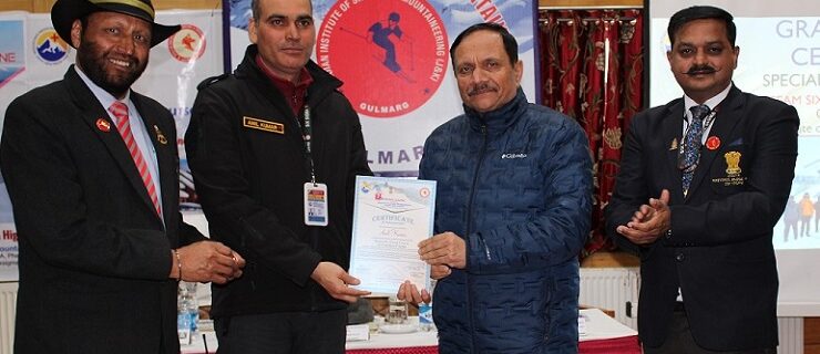 Advisor Bhatnagar felicitates Sigma Skiers at IISM Gulmarg