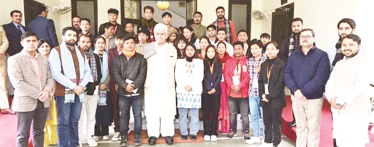 Lt Governor Manoj Sinha interacting with delegation of students visiting J&K under SEIL initiative