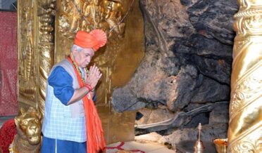 Lt Governor Manoj Sinha paid obeisance at Shri Mata Vaishno Devi Shrine