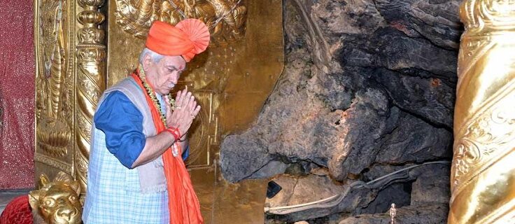 Lt Governor Manoj Sinha paid obeisance at Shri Mata Vaishno Devi Shrine