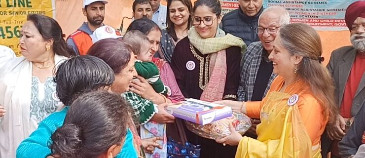 Sheetal Nanda distributes blankets, domestic items at Gandhi Nagar