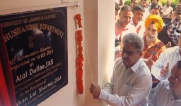 Atal Dulloo inaugurates staff accommodation at Sheep Husbandry Complex