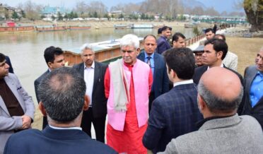 Lt Governor Shri Manoj Sinha conducted on-site inspection and reviews ongoing work of Jhelum Riverfront