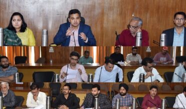 Secretary Revenue visits Udhampur_ reviews implementation of e-services