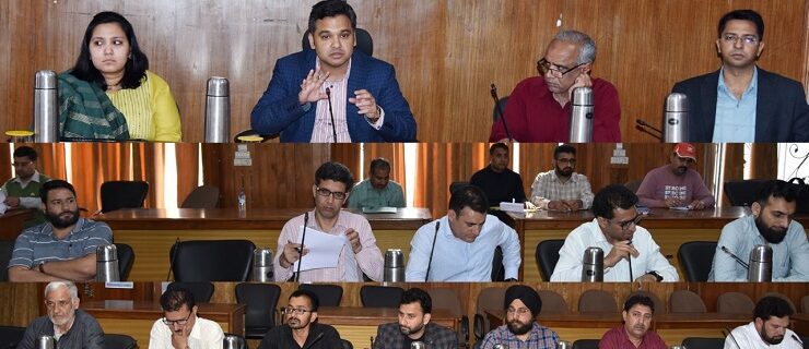 Secretary Revenue visits Udhampur_ reviews implementation of e-services