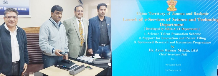 CS launches 03 online services of Sc & Tech Deptt