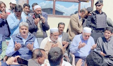 Dr Farooq Abdullah visited the residence of Choudhary Zaffar to offer his condolences on the demise of his brother Choudhary Amjid ALi, in Bidhard, Kokernag.