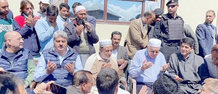 Dr Farooq Abdullah visited the residence of Choudhary Zaffar to offer his condolences on the demise of his brother Choudhary Amjid ALi, in Bidhard, Kokernag.