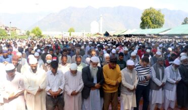 Jamat ul vida Prayer at Hazratbal Shrine