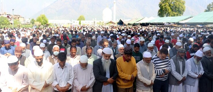 Jamat ul vida Prayer at Hazratbal Shrine