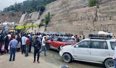 kulgam road accident