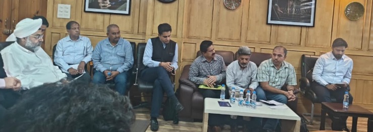 کمشنر سیکرٹری صنعت و حرفت نے سرکردہ سرمایہ کاروں کے ساتھ اِستفساری گفتگو کی