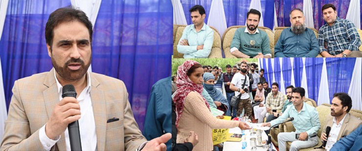 طارق احمد زرگر نے شوپیاں کا دورہ کیااور پی ایم اے وائی ( جی) کیمپو ں میں شرکت کی