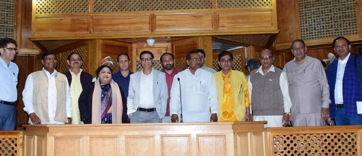 یو پی قانون ساز اسمبلی کے پی ایم سی نے سیکرٹری جموں و کشمیر قانون ساز اسمبلی اوردیگر افسران کے ساتھ تبادلہ خیال کیا