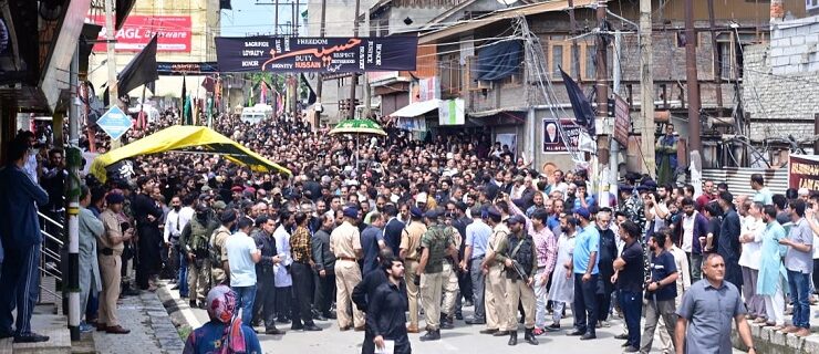 ذوالجناح کے روایتی جلوسوں میں ہزاروں عزاداروں اور سوگواراں کی شرکت