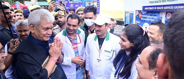 Lt Governor Shri Manoj Sinha visits Nunwan, Chandanwari base camps