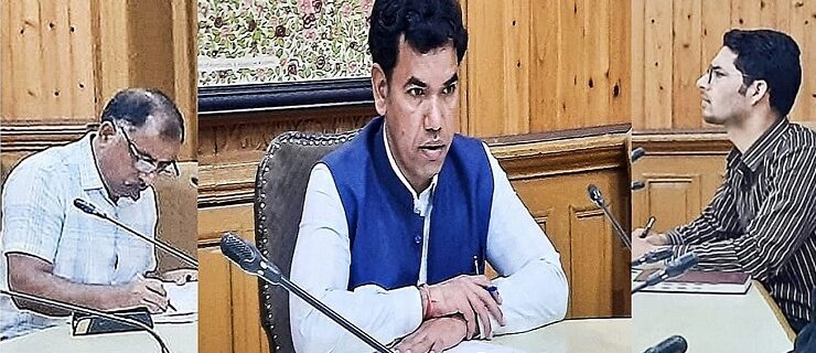 Div Com Kashmir reviews physical progress of Transit Accommodation for PM Package employees