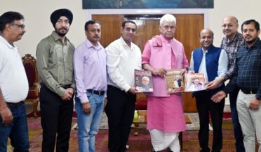 Delegation of Federation of All India Vyapar Mandal calls on Lt Governor