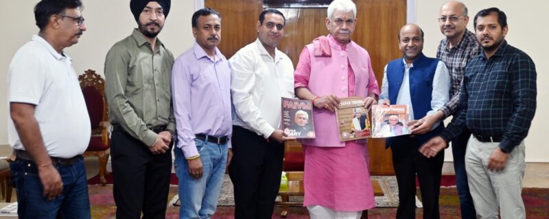 Delegation of Federation of All India Vyapar Mandal calls on Lt Governor