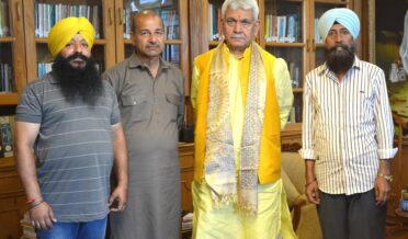Delegation of Kashmiri Minority leaders calls on Lt Governor