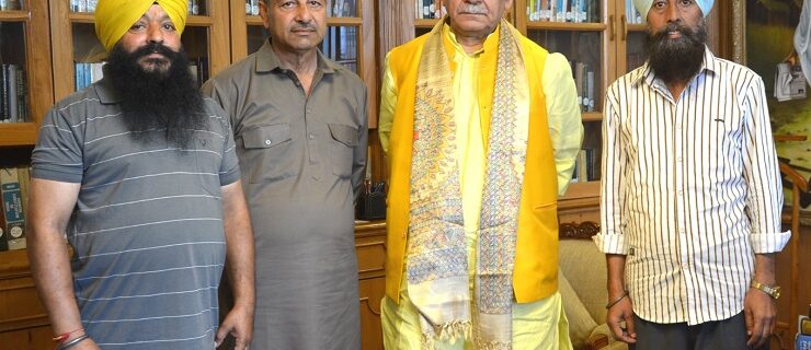 Delegation of Kashmiri Minority leaders calls on Lt Governor