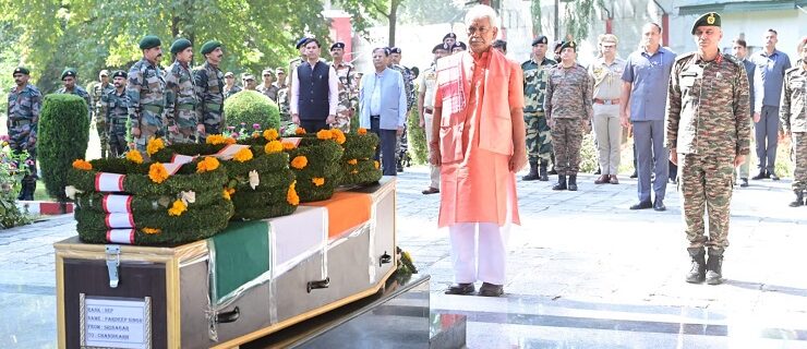 میں اپنے بہادر دل کی مثالی ہمت اور قربانی کے سامنے جھکتا ہوں:منوج سنہا