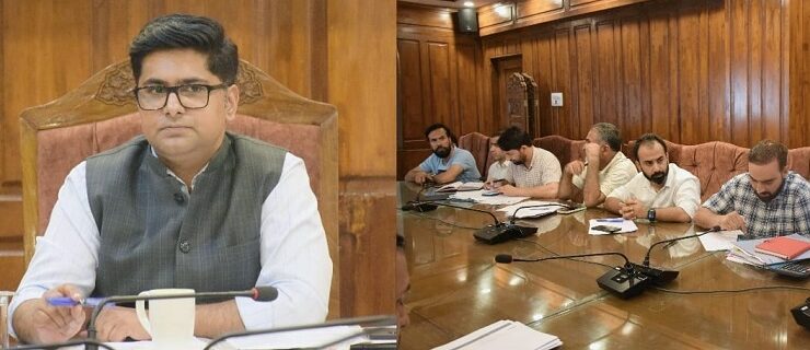 ضلع ترقیاتی کمشنر بانڈی پورہ نے میونسپل اِنتخابات 2023ء کی تیاریوں کا جائزہ لیا