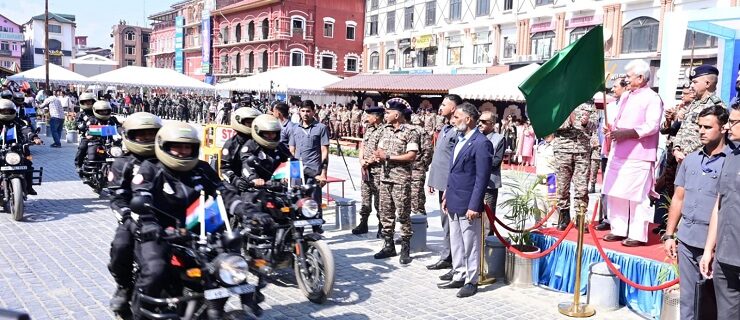 Lt Governor Sh Manoj Sinha flagged off the CRPF Women Bike Expedition from Lal Chowk, Srinagar